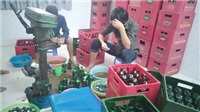 Triệt phá đường dây "hố biến" bia giá rẻ thành bia Sài Gòn