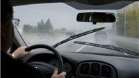 Hướng dẫn cách lái xe an toàn khi trời mưa
