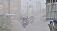 Cửa ngõ phía tây Thủ đô tràn ngập khói bụi mù mịt