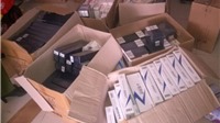 Hà Nội: Cửa hàng tạp hóa chứa hơn 3.000 bao thuốc lá lậu 
