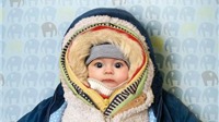 Mùa đông mặc nhiều quần áo có thể gây tử vong cho trẻ