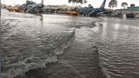 Ảnh bay sân Tân Sơn Nhất biến thành sông sau mưa
