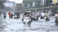 Ngày 15 và 16/11 triều cường đạt đỉnh, nhiều tuyến đường Sài Gòn ngập lụt