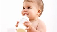 Thời điểm thích hợp nhất đổi sữa cho con