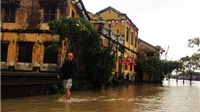 Ngập lụt nghiêm trọng, Hội An khẩn cấp di dời người dân và du khách