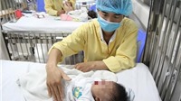Hà Nội: Trẻ "ùn ùn" nhập viện vì cúm mùa