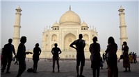 Đền thờ Taj Mahal huy hoàng đang dần biến sắc