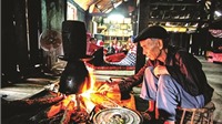 Phong tục giữ lửa  của người Thái trong dịp Tết