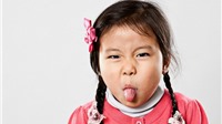 Trẻ nói vô duyên trước mặt khách làm cha mẹ bẽ mặt: Nên phạt hay lờ đi?