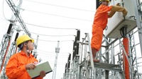 Giá điện và 67.000 người “leo cột”