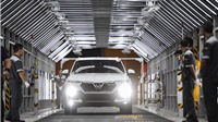 Tự tin vào nhà máy sản xuất ô tô hiện đại, VinFast cho khách hàng nhận xe ngay tại dây chuyền