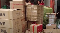 Phát hiện lượng lớn hàng hóa nhập lậu tại điểm tập kết xe Sao Việt