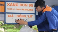 Giá xăng dầu "mập mờ" tăng vọt dù giá nhập giảm tới... 40%