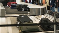 Phát hiện hai nhân viên sân bay trộm hành lý hành khách