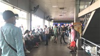 Hà Nội: Người dân "vạ vật" ở bến xe trước kì nghỉ lễ