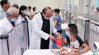 Thủ tướng Nguyễn Xuân Phúc tới thăm, chúc mừng kỷ niệm 50 năm Bệnh viện Nhi Trung ương