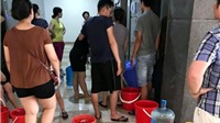 Hà Nội: Gần 10.000 cư dân bức xúc khi phải chờ đợi xách từng xô nước trong 3 ngày liên tiếp