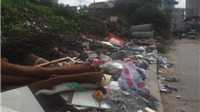 Hà Nội: Khu vực cầu vượt Hoàng Hoa Thám - Văn Cao ngập ngụa rác thải