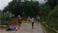 Lào Cai: Đi xe máy qua khu vực sạt lở, một người đàn ông bị đất đá đè tử vong