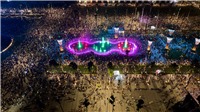 Quảng trường biển Sầm Sơn rực sáng trong đêm khai mạc lễ hội du lịch biển