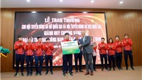 FE CREDIT trực tiếp trao 3 tỷ đồng cho Đội tuyển bóng đá nữ Quốc gia Việt Nam
