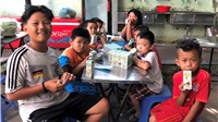 Quỹ sữa Vươn cao Việt Nam mang lại nụ cười hạnh phúc cho trẻ thơ trong mùa dịch
