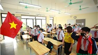 Tiết chào cờ đặc biệt tại trường THCS Khương Đình trong ngày đầu đi học trở lại 