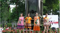 Tuần lễ thời trang Xuân- Hè 2020 mở màn tại vườn hoa Diên Hồng