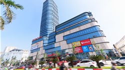 Không khí lễ hội bùng nổ ngày khai trương TTTM Vincom thứ 90 - Vincom Plaza Vinh
