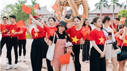 Bãi Cháy rực rỡ pháo hoa, cờ hoa, hút du khách dịp lễ 2/9