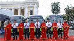 Vinbus khai trương tuyến buýt điện miễn phí E11 