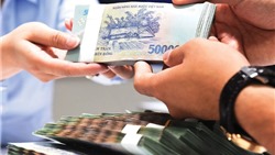 Lãi suất tăng vọt, chủ đầu tư "căng mình" giữ thanh khoản 