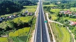 Đẩy nhanh tiến độ, bảo đảm chất lượng 4 dự án cao tốc trọng điểm 