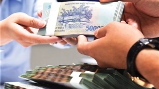 Lãi suất tăng vọt, chủ đầu tư "căng mình" giữ thanh khoản 