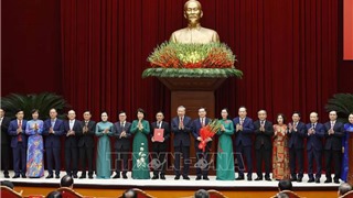 Hội nghị công bố Quyết định của Bộ Chính trị về công tác cán bộ 