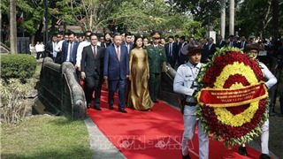 Tổng Bí thư Tô Lâm dâng hoa Tượng đài Chủ tịch Hồ Chí Minh ở Philippines
