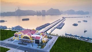 Du khách “kín lịch” chơi lễ Quốc khánh đầu tiên của thành phố Quảng Ninh 