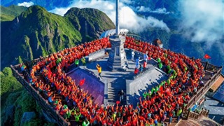 Nghỉ lễ giỗ tổ và 30/4 - 1/5, khám phá “thị trấn trong mây” đẹp nhất thế giới 