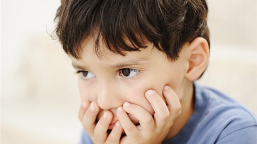  9 cách giúp con trẻ thoát khỏi sự lo lắng sợ hãi 