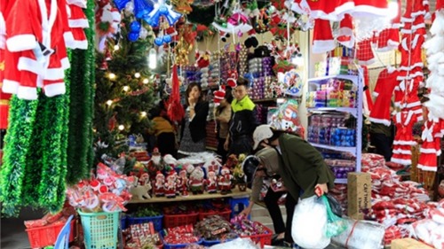 Thị trường mua sắm mùa Giáng sinh: Hết cảnh người mua chen chúc