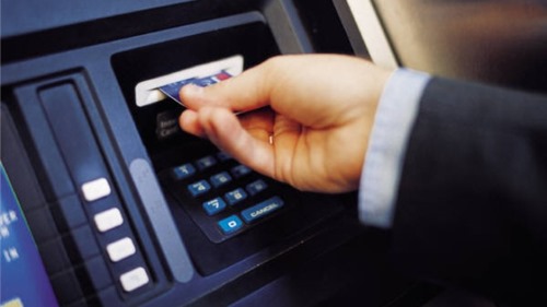 Hoa mắt với các loại phí ATM