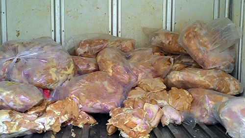 Kinh hoàng 10 tấn thịt gà đông lạnh hết hạn chuyên dùng làm chả