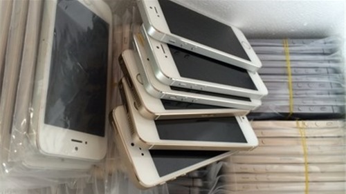 Choáng váng công nghệ làm giả iPhone tại "chợ Táo biên giới"