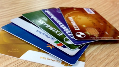 Bảng phí làm thẻ ghi nợ nội địa (thẻ ATM) các ngân hàng hiện nay