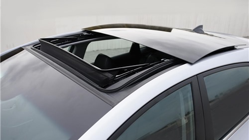 Những bất lợi của cửa sổ trời trên xe ô tô