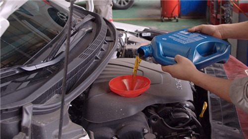 Những sai lầm cần tránh khi thay dầu nhớt ô tô