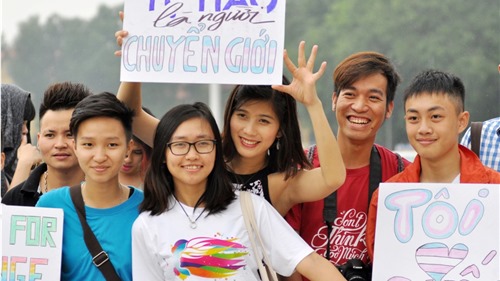 Hà Nội: Người chuyển giới tự hào xuống đường ăn mừng 
