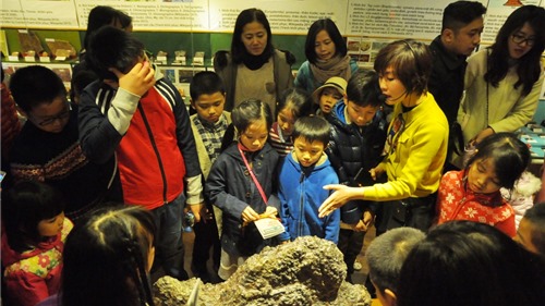 Chen nhau tham quan miễn phí bảo tàng thiên nhiên Việt Nam 