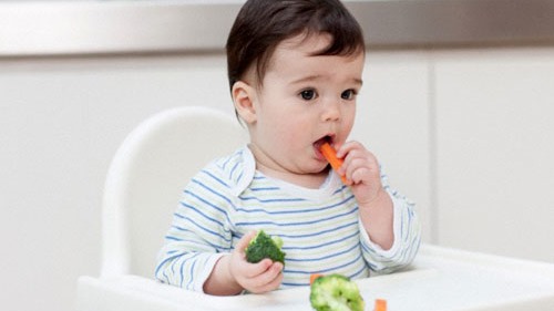 Chế độ dinh dưỡng cho bé 8 tháng tuổi