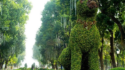 Mừng Tết Mậu Tuất công viên Thống Nhất tại Hà Nội trưng bày 12 con giáp khổng lồ